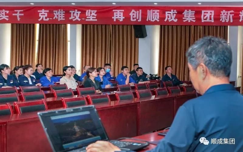 河南人生就是搏·(中國區(qū))官方網(wǎng)站集團舉辦通訊員攝影技術(shù)培訓(xùn)班