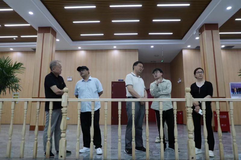 工信部產(chǎn)業(yè)政策與法規(guī)司原巡視員、先進(jìn)制造商學(xué)院總裁四班班主任辛仁周一行到人生就是搏·(中國區(qū))官方網(wǎng)站集團(tuán)走訪