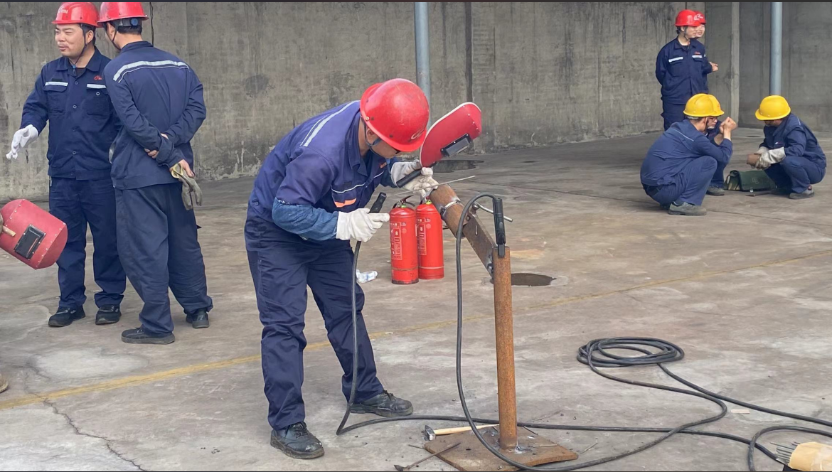 安陽(yáng)市殷都區(qū)總工會(huì)舉辦安陽(yáng)市新型化工產(chǎn)業(yè)集群技能競(jìng)賽暨第十屆“同興杯”職工技能大賽